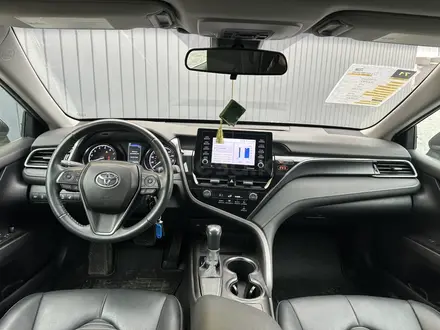 Toyota Camry 2021 года за 13 700 000 тг. в Актобе – фото 10