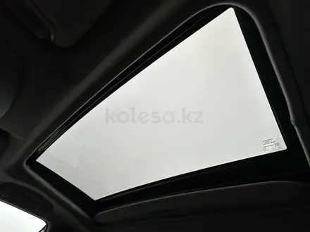 Toyota Camry 2021 года за 13 700 000 тг. в Актобе – фото 15