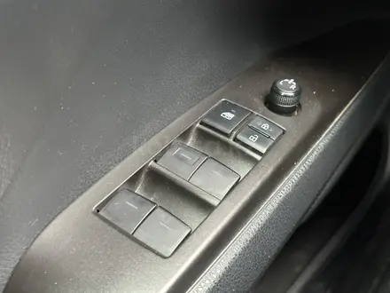 Toyota Camry 2021 года за 13 700 000 тг. в Актобе – фото 18