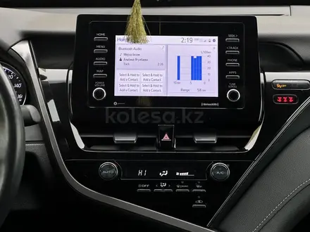 Toyota Camry 2021 года за 13 700 000 тг. в Актобе – фото 6