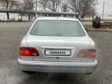 Mercedes-Benz E 320 1996 года за 2 500 000 тг. в Тараз – фото 5