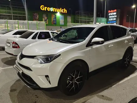 Toyota RAV4 2017 года за 11 800 000 тг. в Астана