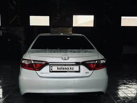 Toyota Camry 2015 года за 9 900 000 тг. в Атырау – фото 20