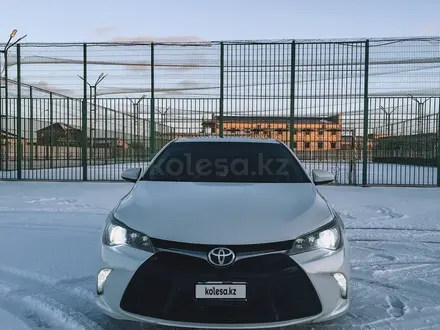 Toyota Camry 2015 года за 9 900 000 тг. в Атырау – фото 24