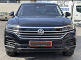 Volkswagen Touareg 2022 года за 30 000 000 тг. в Астана