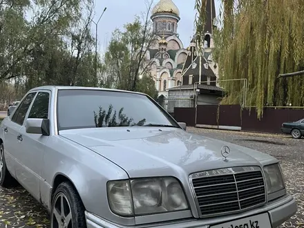 Mercedes-Benz E 320 1992 года за 3 200 000 тг. в Алматы