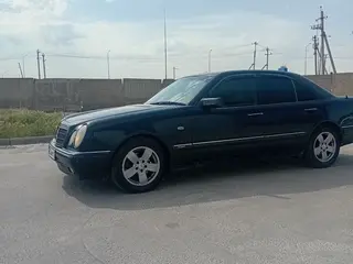 Mercedes-Benz E 230