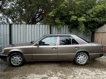 Mercedes-Benz E 220 1991 года за 1 100 000 тг. в Жезказган