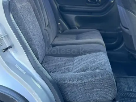 Honda CR-V 2001 года за 3 900 000 тг. в Алматы – фото 13