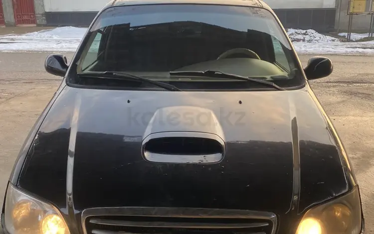 Kia Carnival 2000 года за 1 500 000 тг. в Шымкент