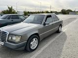 Mercedes-Benz E 230 1991 годаүшін1 350 000 тг. в Актобе – фото 4