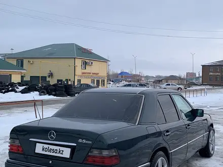 Mercedes-Benz E 320 1994 года за 2 000 000 тг. в Актобе – фото 5