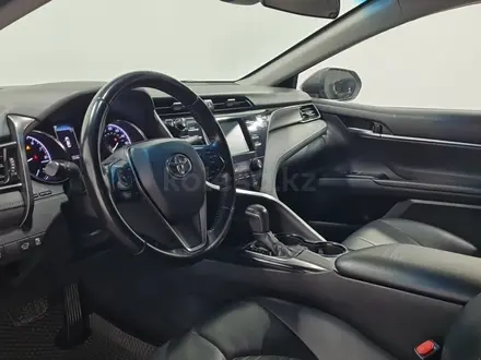 Toyota Camry 2019 года за 9 620 000 тг. в Алматы – фото 12