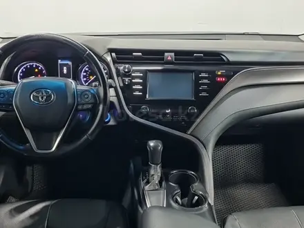 Toyota Camry 2019 года за 9 620 000 тг. в Алматы – фото 14