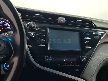 Toyota Camry 2019 года за 9 620 000 тг. в Алматы – фото 18