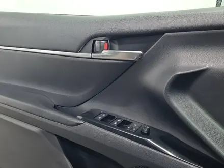 Toyota Camry 2019 года за 9 620 000 тг. в Алматы – фото 22