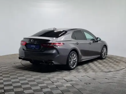 Toyota Camry 2019 года за 9 620 000 тг. в Алматы – фото 5