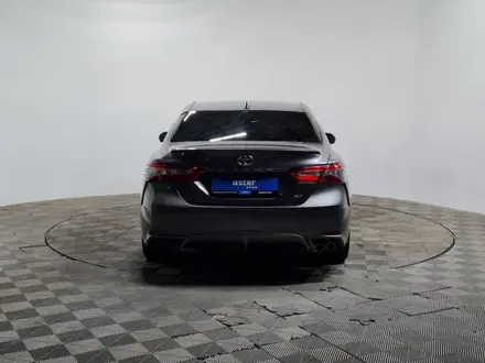 Toyota Camry 2019 года за 9 620 000 тг. в Алматы – фото 6