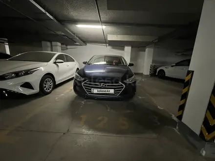 Hyundai Elantra 2017 года за 6 390 000 тг. в Астана – фото 2