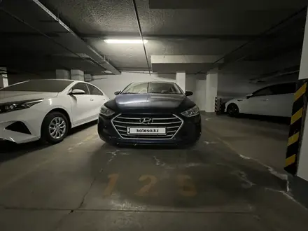 Hyundai Elantra 2017 года за 6 390 000 тг. в Астана – фото 3