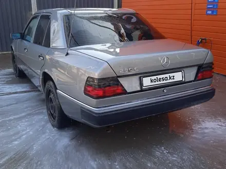 Mercedes-Benz E 230 1990 года за 1 400 000 тг. в Алматы – фото 14