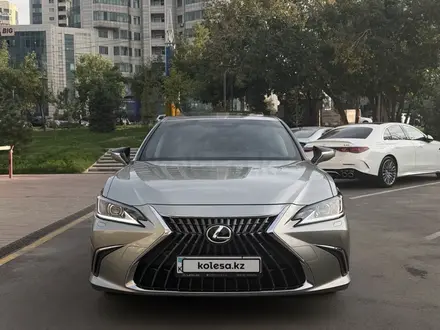 Lexus ES 250 2023 года за 24 000 000 тг. в Алматы – фото 2