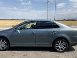 Volkswagen Jetta 2005 года за 2 100 000 тг. в Алматы – фото 2