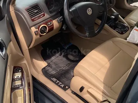 Volkswagen Jetta 2005 года за 2 450 000 тг. в Алматы – фото 12