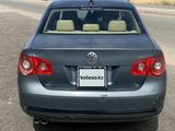 Volkswagen Jetta 2005 года за 2 100 000 тг. в Алматы – фото 4