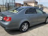 Volkswagen Jetta 2005 года за 2 100 000 тг. в Алматы – фото 5