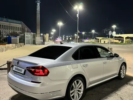 Volkswagen Passat 2018 года за 9 600 000 тг. в Алматы – фото 4