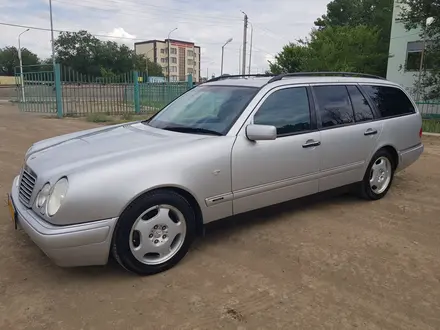 Mercedes-Benz E 430 1999 года за 7 000 000 тг. в Атырау – фото 2