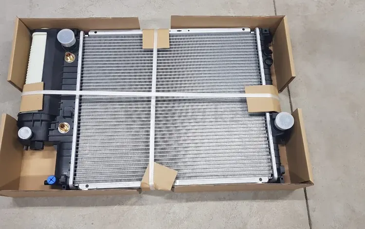 Радиатор охлаждения BMW за 30 000 тг. в Астана