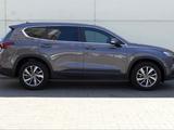 Hyundai Santa Fe 2019 года за 13 000 000 тг. в Атырау – фото 2
