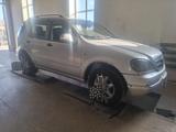 Mercedes-Benz ML 230 2000 года за 3 500 000 тг. в Жезказган – фото 2