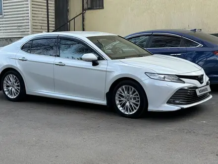 Toyota Camry 2020 года за 15 500 000 тг. в Алматы