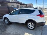 Toyota RAV4 2014 года за 8 500 000 тг. в Атырау – фото 2