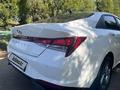 Hyundai Elantra 2022 года за 7 670 000 тг. в Алматы – фото 29