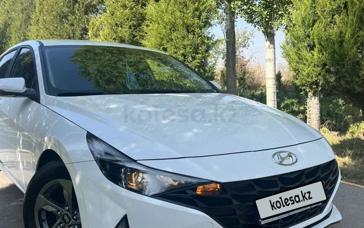 Hyundai Elantra 2022 года за 7 670 000 тг. в Алматы
