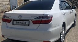 Toyota Camry 2014 года за 9 800 000 тг. в Актобе – фото 2