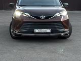 Toyota Sienna 2022 года за 18 500 000 тг. в Алматы