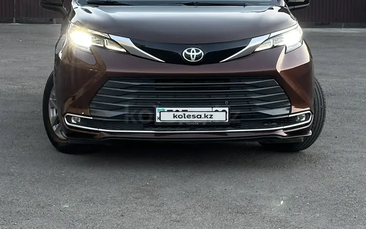 Toyota Sienna 2022 года за 18 500 000 тг. в Алматы