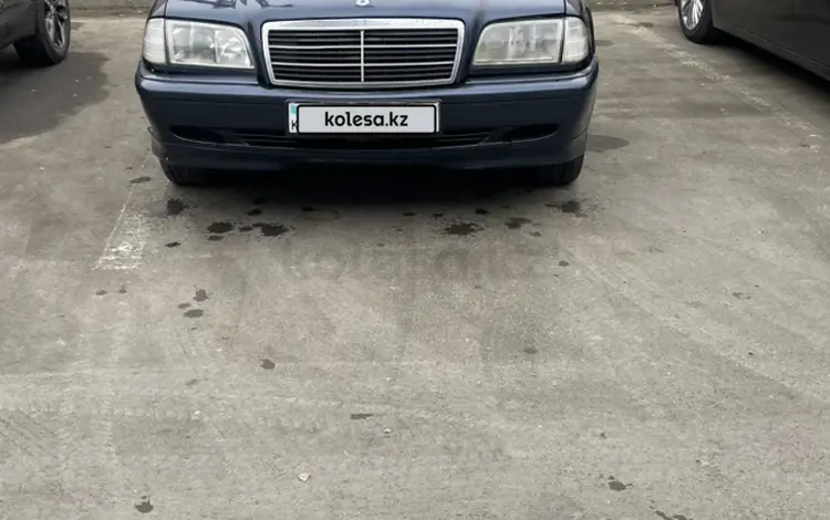 Mercedes-Benz C 180 1998 годаfor1 400 000 тг. в Атырау