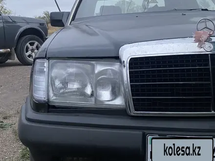 Mercedes-Benz E 200 1992 года за 900 000 тг. в Караганда – фото 10