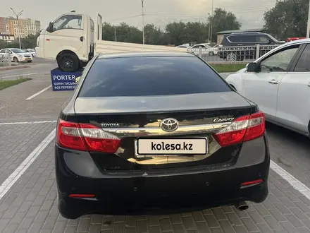 Toyota Camry 2014 года за 9 500 000 тг. в Алматы – фото 3