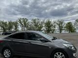 Hyundai Solaris 2015 года за 4 200 000 тг. в Караганда – фото 2