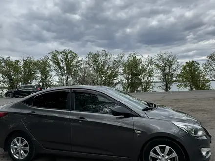Hyundai Solaris 2015 года за 4 200 000 тг. в Караганда – фото 2