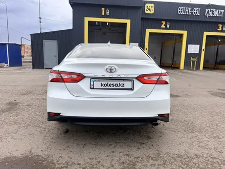 Toyota Camry 2018 года за 13 000 000 тг. в Караганда – фото 3