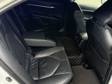 Toyota Camry 2018 года за 13 000 000 тг. в Караганда – фото 7