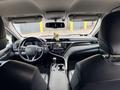 Toyota Camry 2018 года за 13 000 000 тг. в Караганда – фото 6